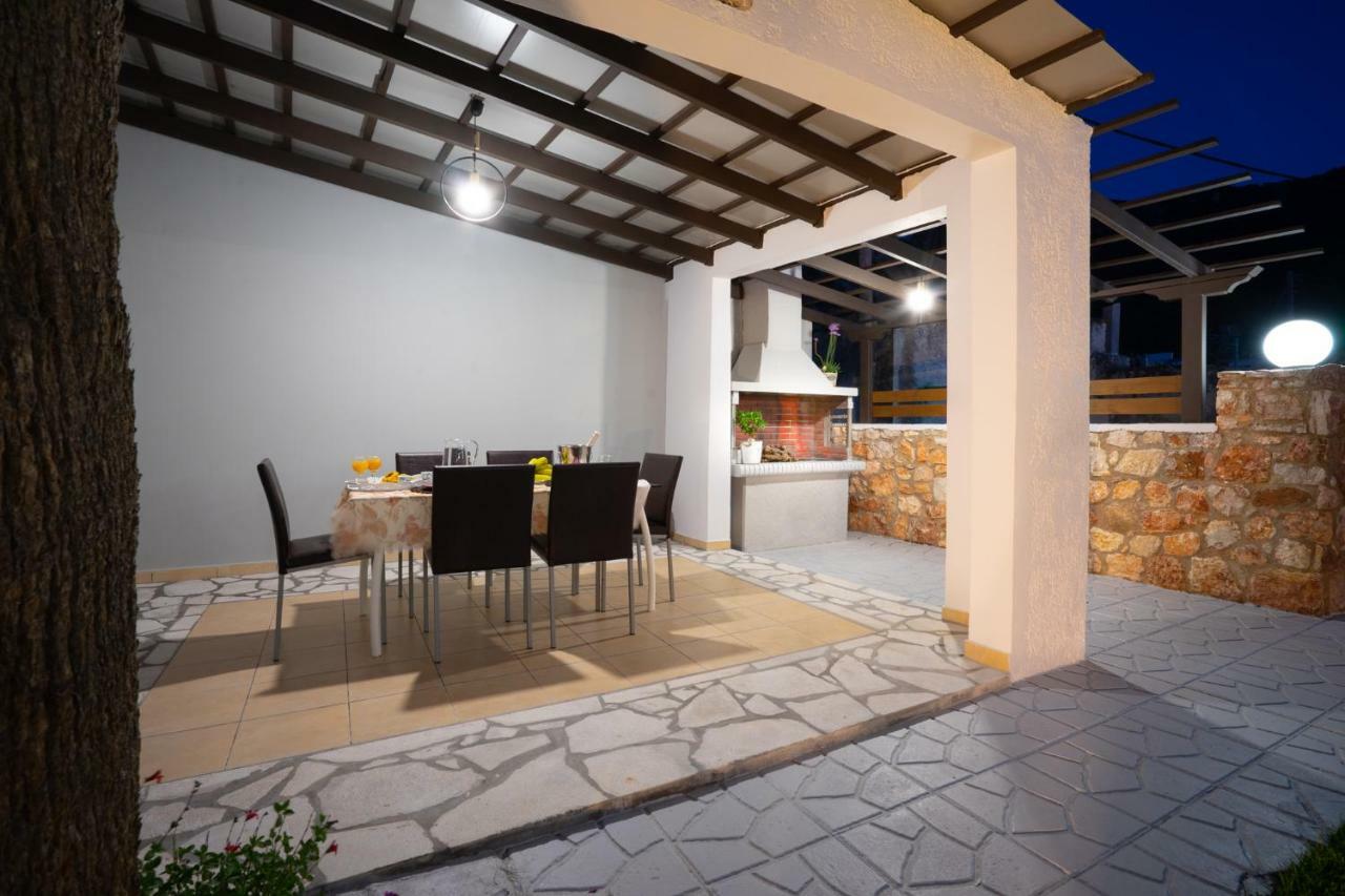 Fontana Luxury Villa Salakos With Pool Near Beach Exterior photo
